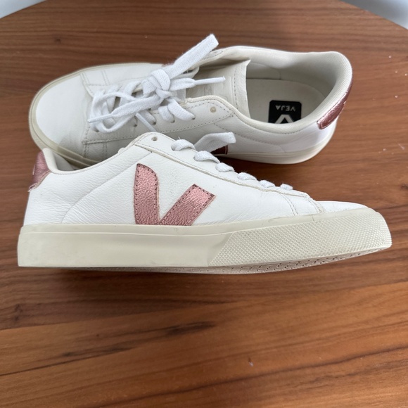Veja Campo sneaker sz 7 white w/metallic pink - Picture 5 of 10
